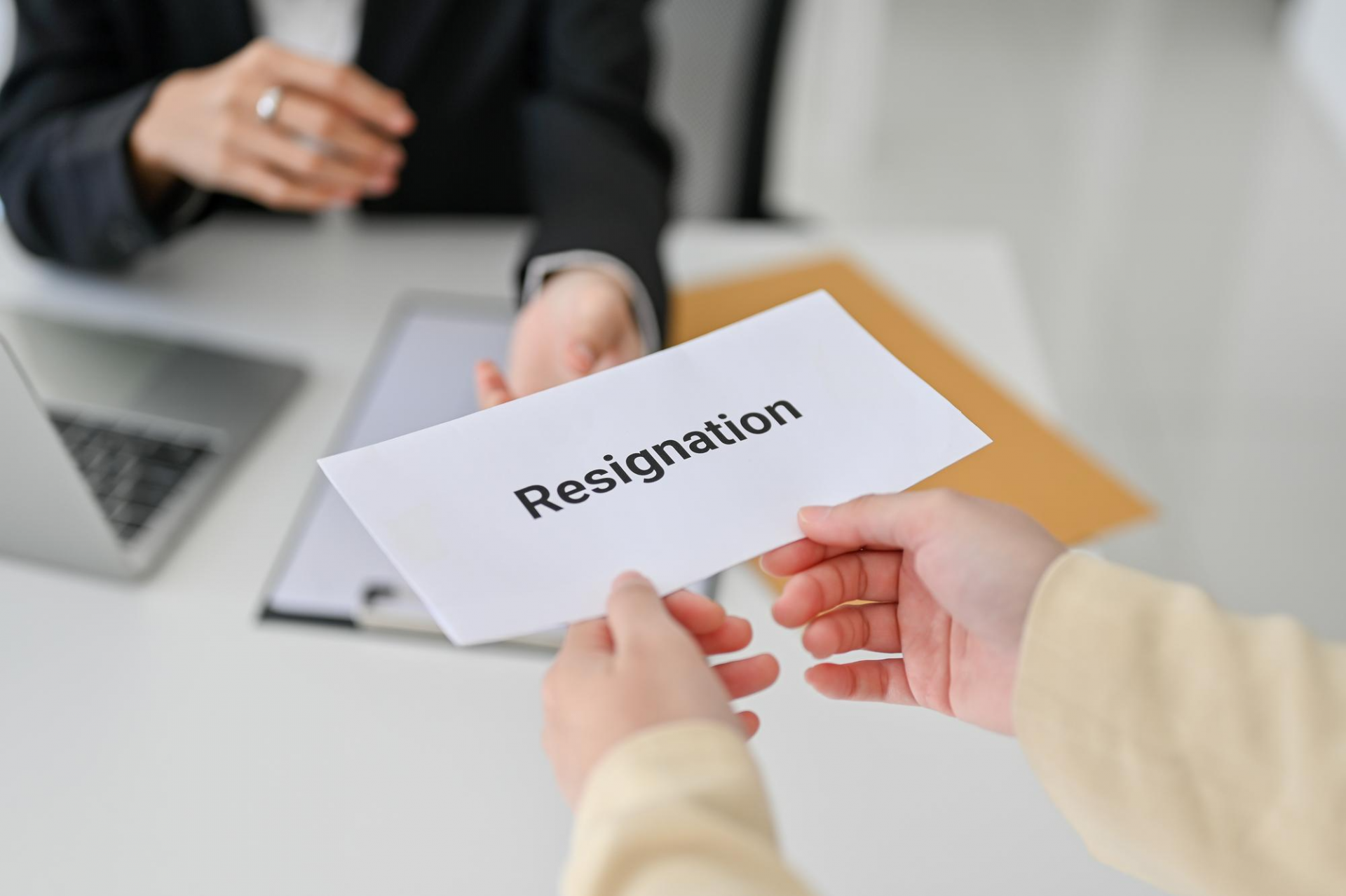 離職預告期不足，怎麼處理？3個應對員工提前離職的對策 - UniHR 由你人資